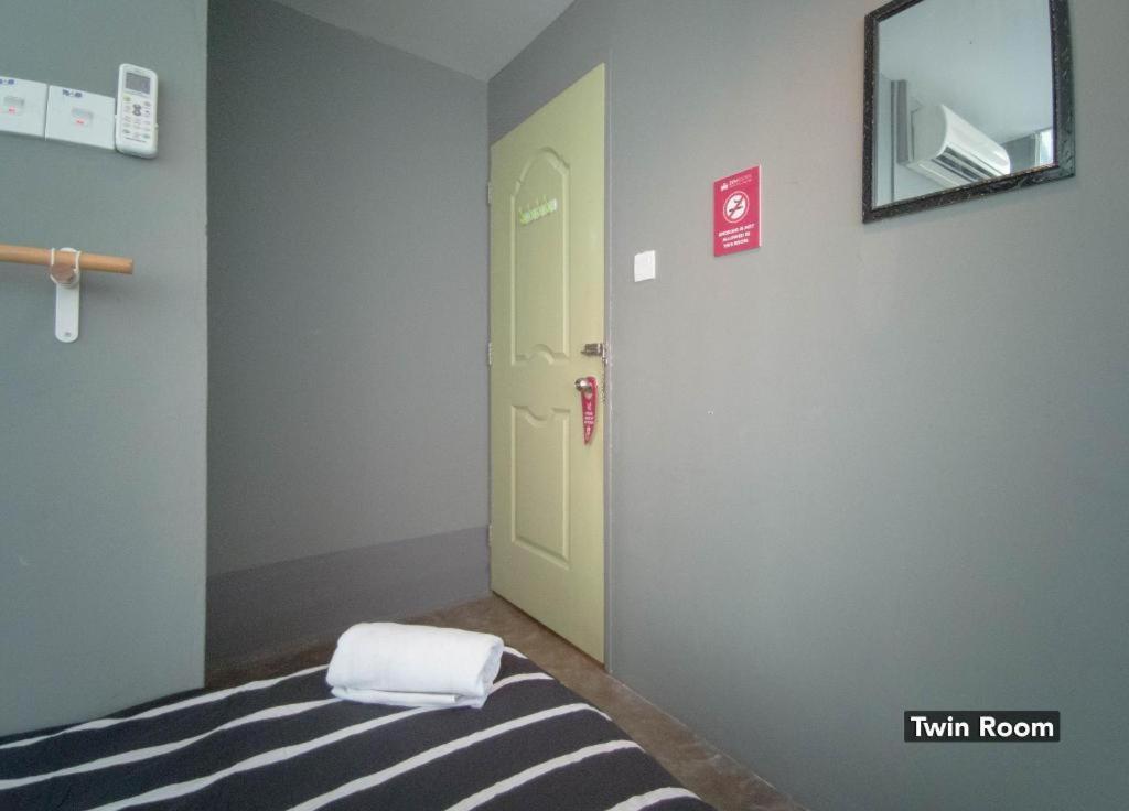 Koptel Budget Hotel Kuching Bagian luar foto