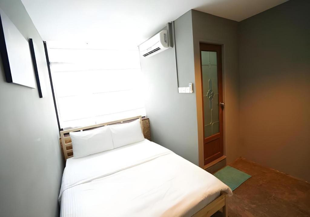 Koptel Budget Hotel Kuching Bagian luar foto